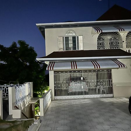 Goldenview Guesthouse Ocho Rios Buitenkant foto