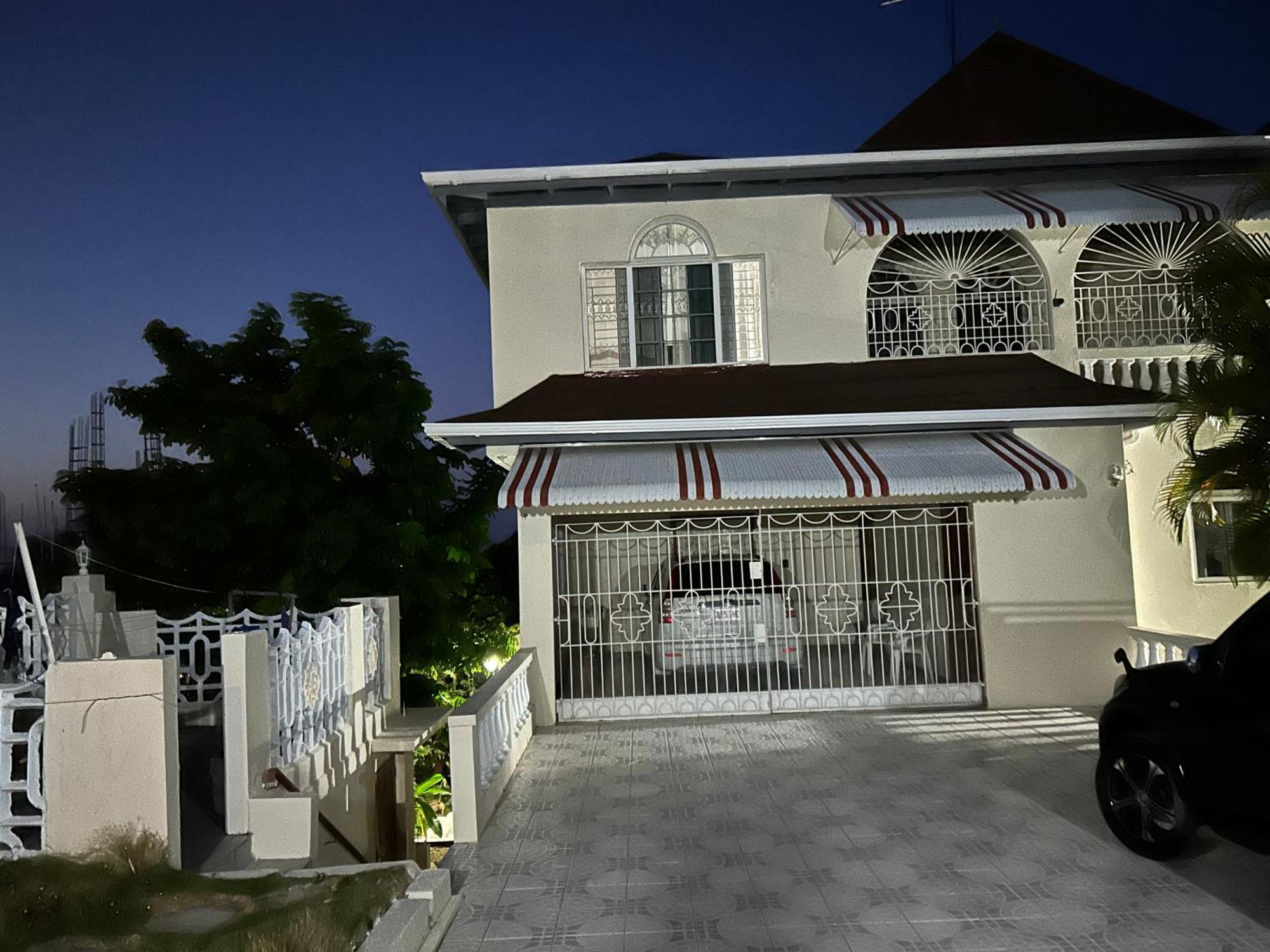 Goldenview Guesthouse Ocho Rios Buitenkant foto