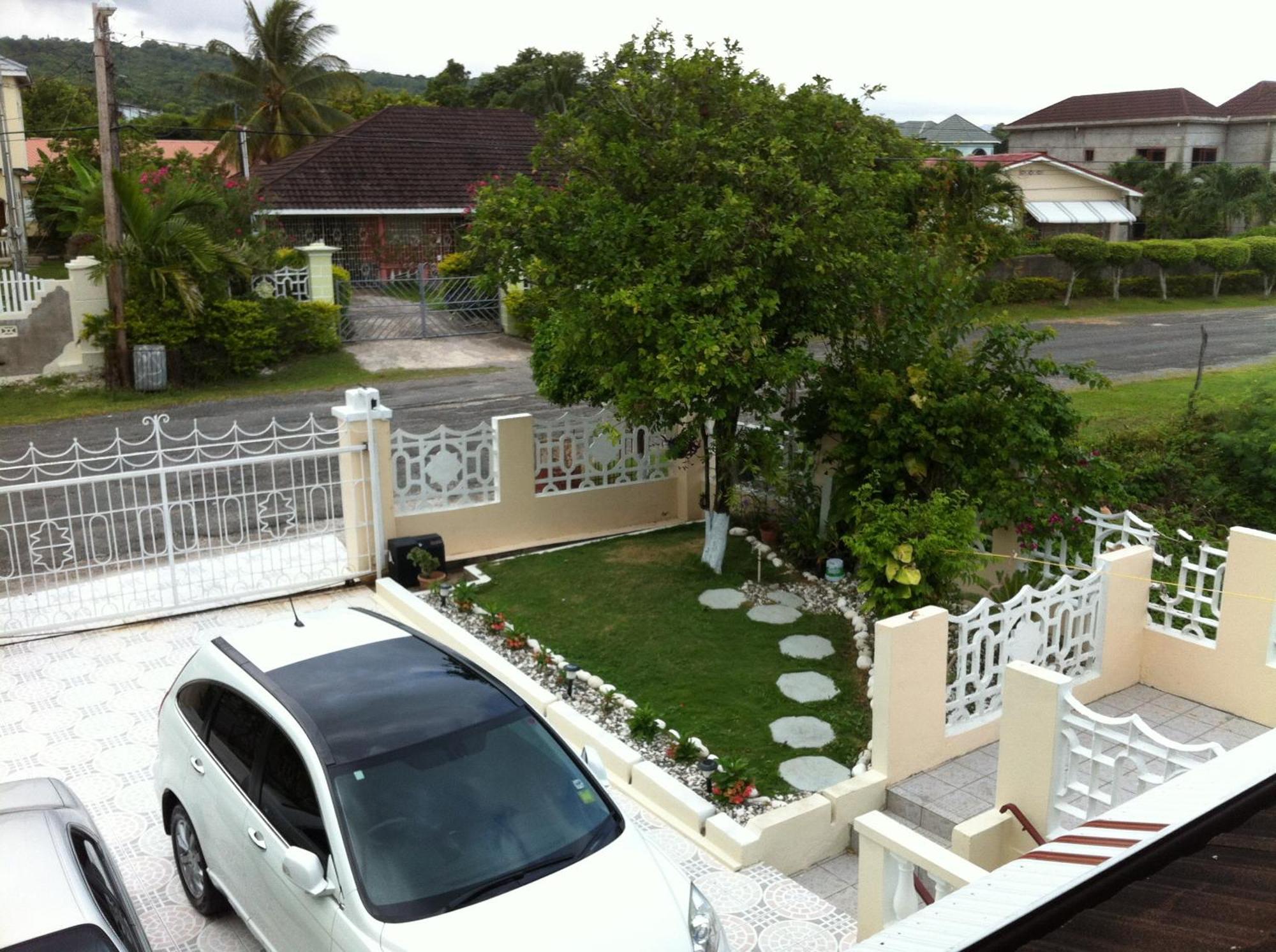 Goldenview Guesthouse Ocho Rios Buitenkant foto