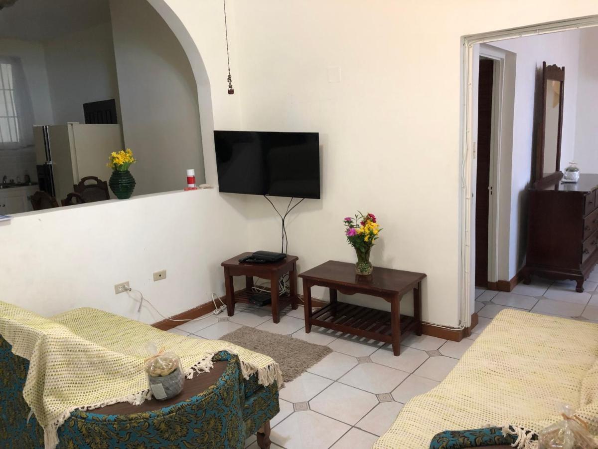 Goldenview Guesthouse Ocho Rios Buitenkant foto