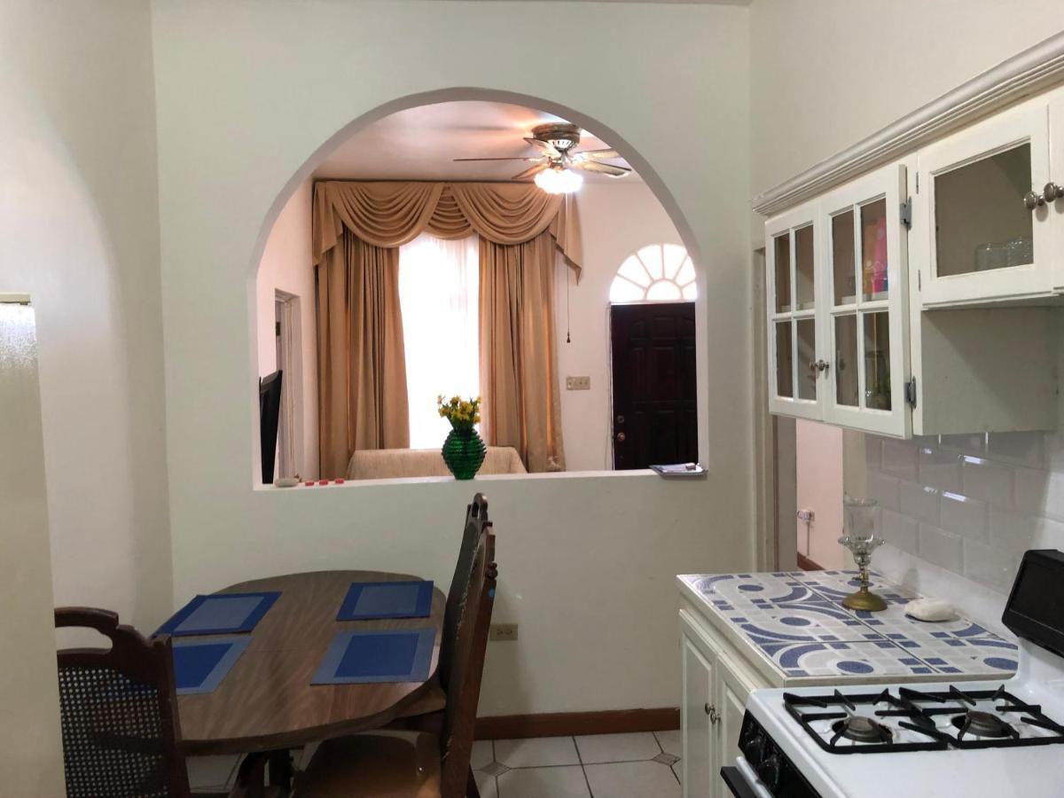 Goldenview Guesthouse Ocho Rios Buitenkant foto