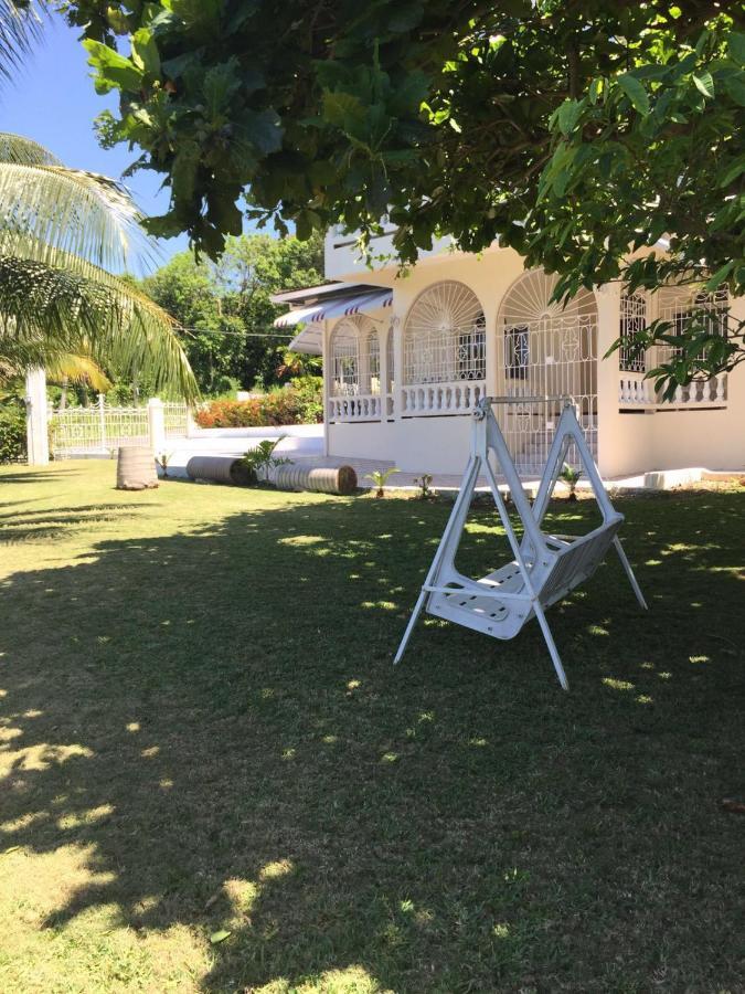Goldenview Guesthouse Ocho Rios Buitenkant foto