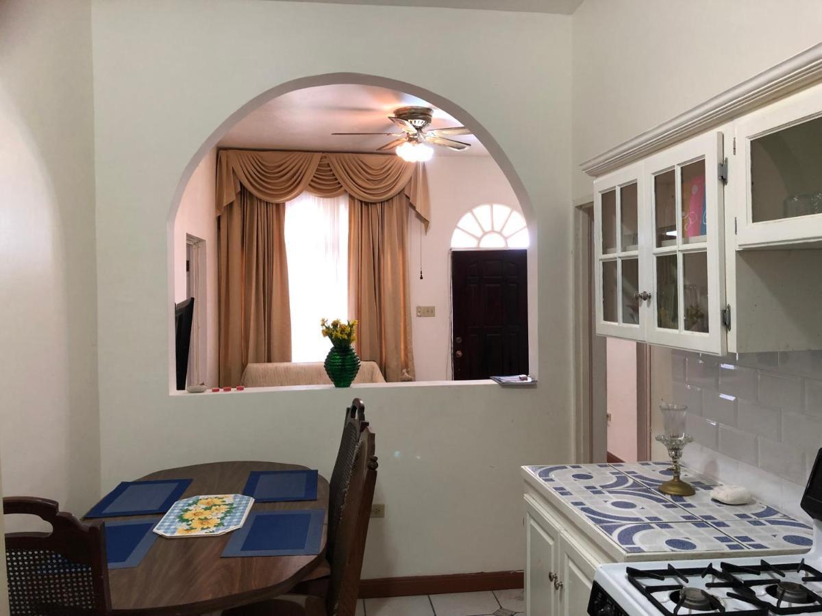 Goldenview Guesthouse Ocho Rios Buitenkant foto