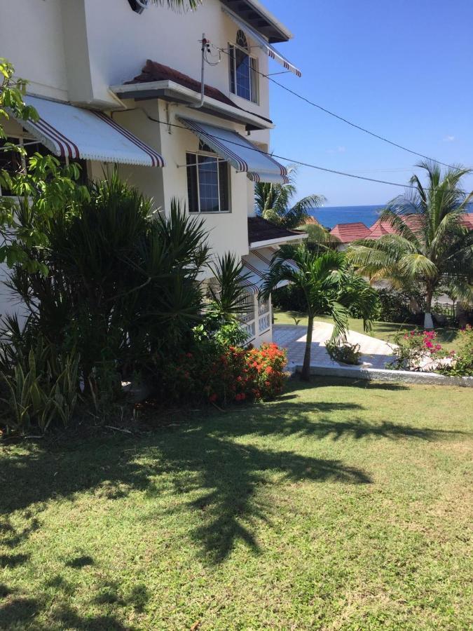 Goldenview Guesthouse Ocho Rios Buitenkant foto