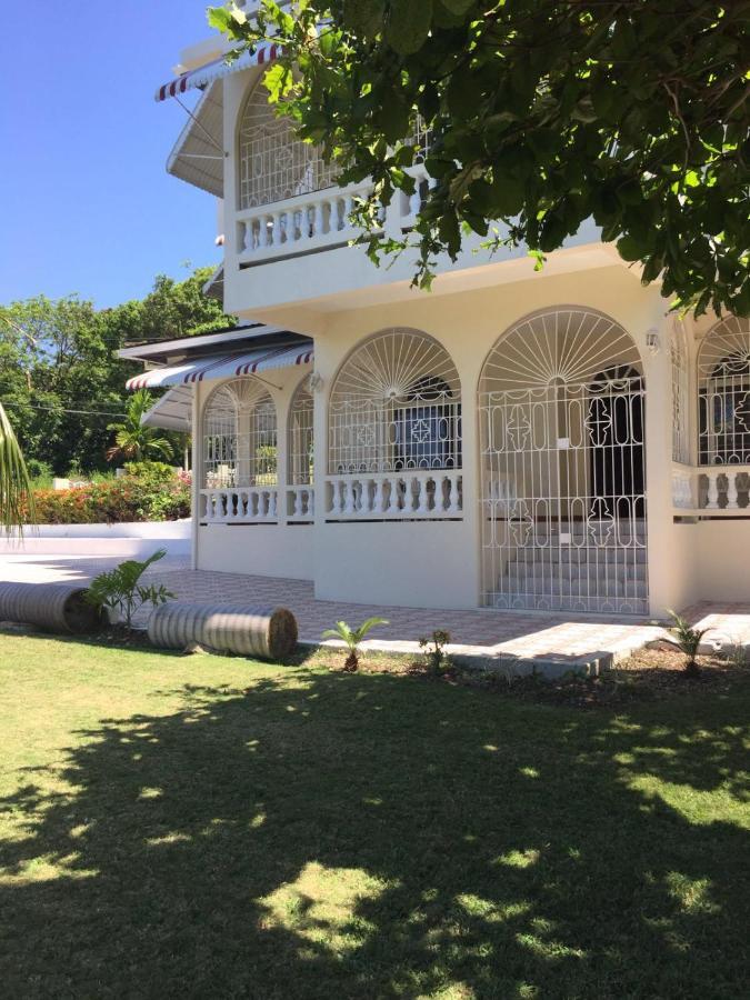 Goldenview Guesthouse Ocho Rios Buitenkant foto